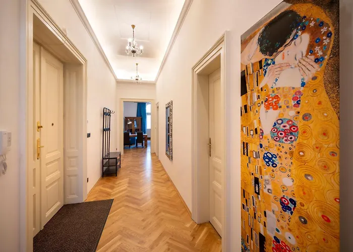 Old Town - 3 With 2 Bathroom & Balcony * براغ