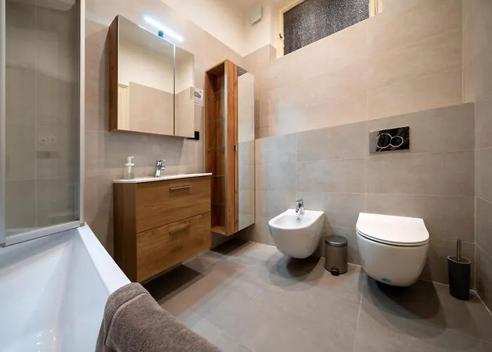 Old Town - 3 With 2 Bathroom & Balcony براغ