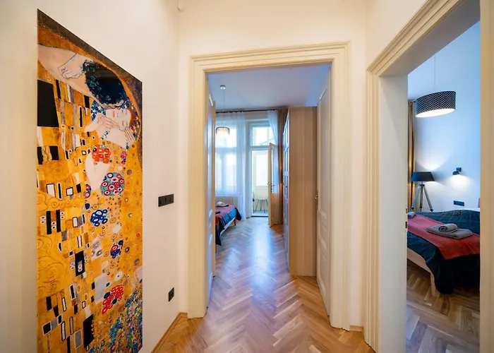 Old Town - 3 With 2 Bathroom & Balcony شقة براغ