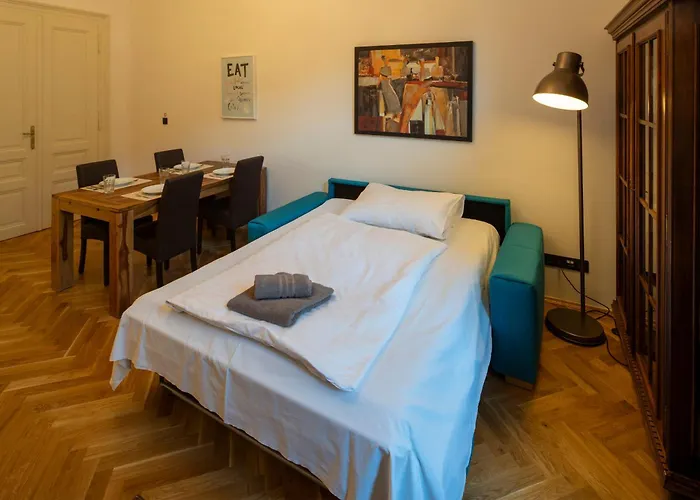 Old Town - 3 With 2 Bathroom & Balcony * براغ