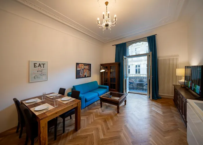 Old Town - 3 With 2 Bathroom & Balcony شقة
