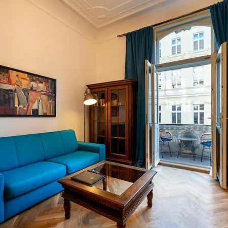 Old Town - 3 2 Bathroom Balcony Daire Prag