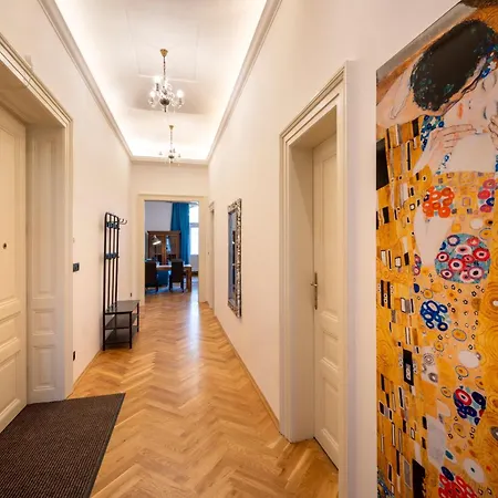 Old Town - 3 With 2 Bathroom & Balcony 28 Rijna * براغ