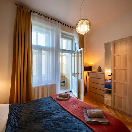 Old Town - 3 With 2 Bathroom & Balcony 28 Rijna براغ