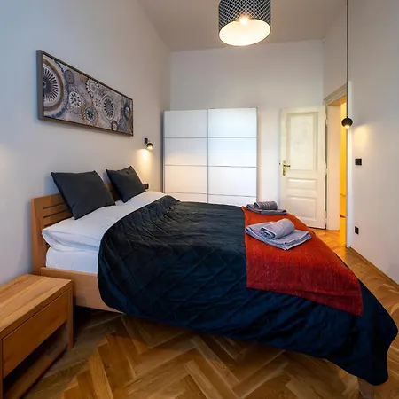 Old Town - 3 With 2 Bathroom & Balcony 28 Rijna شقة *